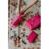 Set de 3 genti cosmetice si produse cosmetice, ideale pentru organizarea si transportul produselor tale de infrumusetare.