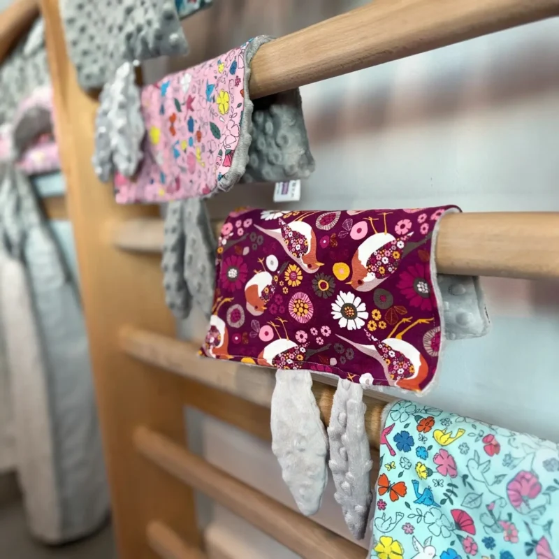 Cadouri potrivite pentru un nou născut: idei utile, simbolice și personalizate 7 paturica-somn-minky-fairies-services2